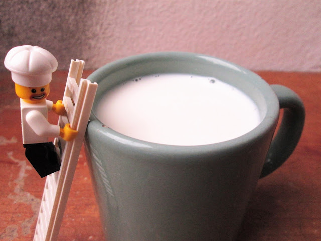 LEGOlinária - culinária com LEGO - LEGO ajuda a fazer um bolo