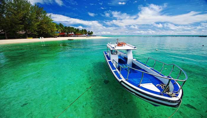 MENIKMATI KEINDAHAN KEPULAUAN DERAWAN DI KABUPATEN BERAU, KALIMANTAN