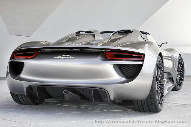 Porsche 918 Spyder : Rear View