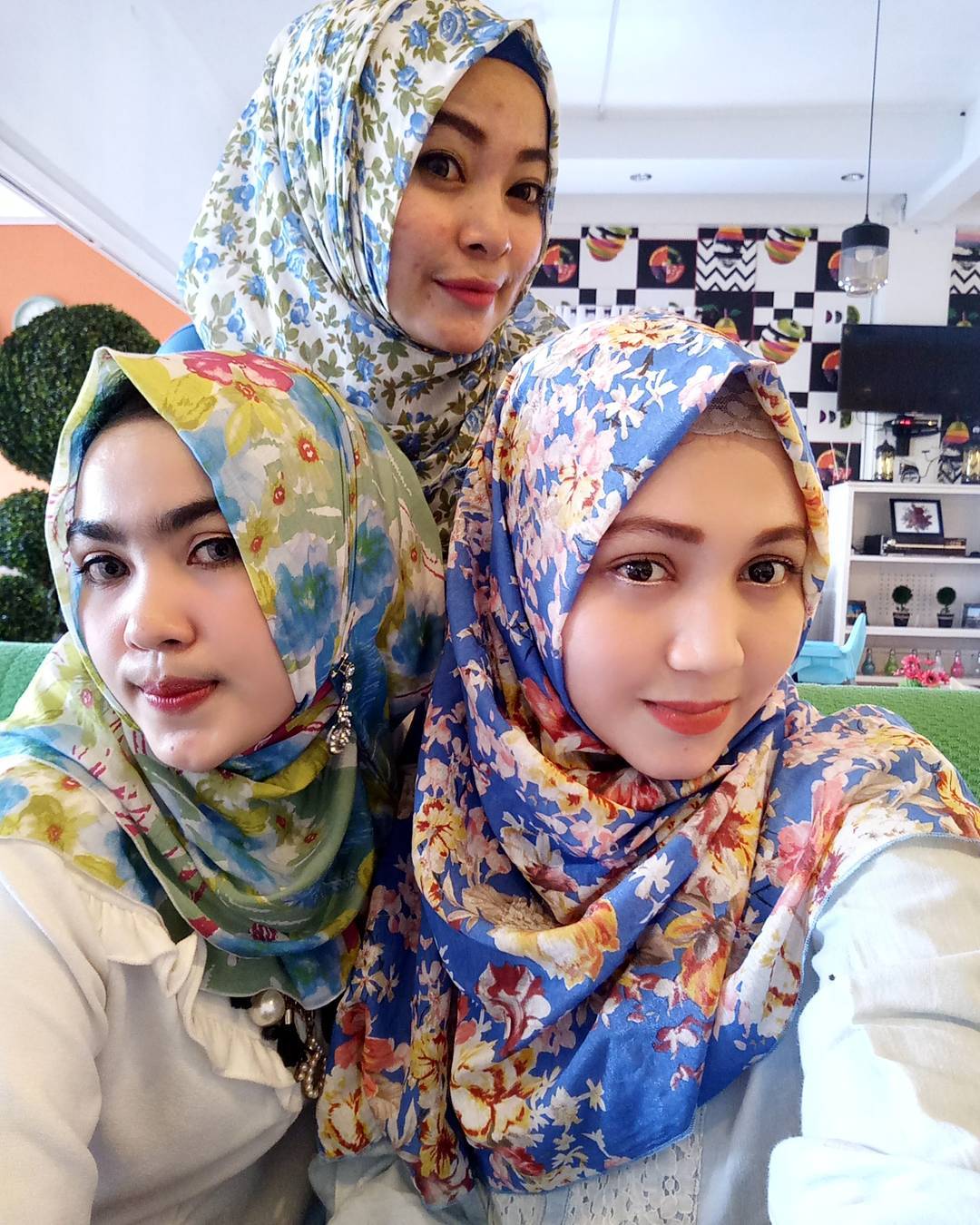 Kumpulan foto lengkap mama muda berjilbab - CantikaMagz