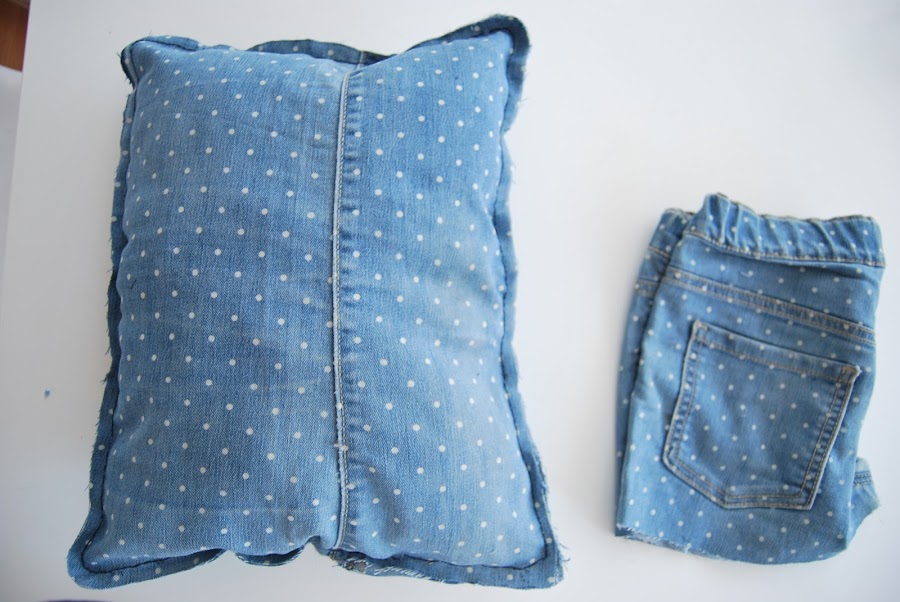 cómo hacer cojines con vaqueros gastados