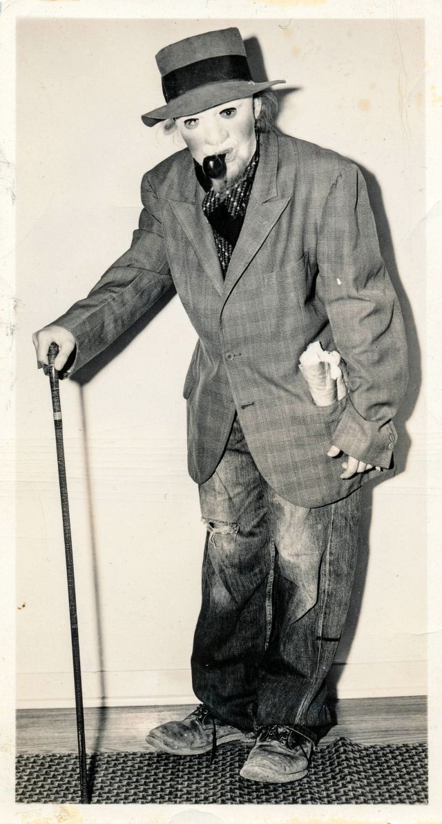 42 Vintage Snapshots of Freaky Halloween Costumes That Give You a