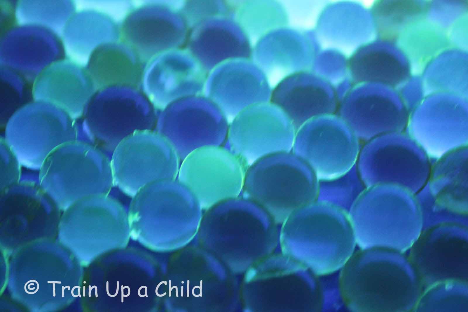 Design Context HOW TO MAKE GLOW IN THE DARK WATER BEADS UV REACTANT