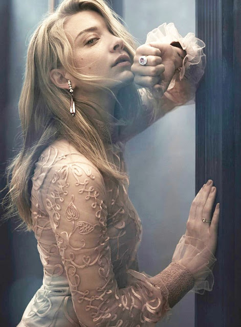 For Living Natalie Dormer Cigar Fashion Life Style