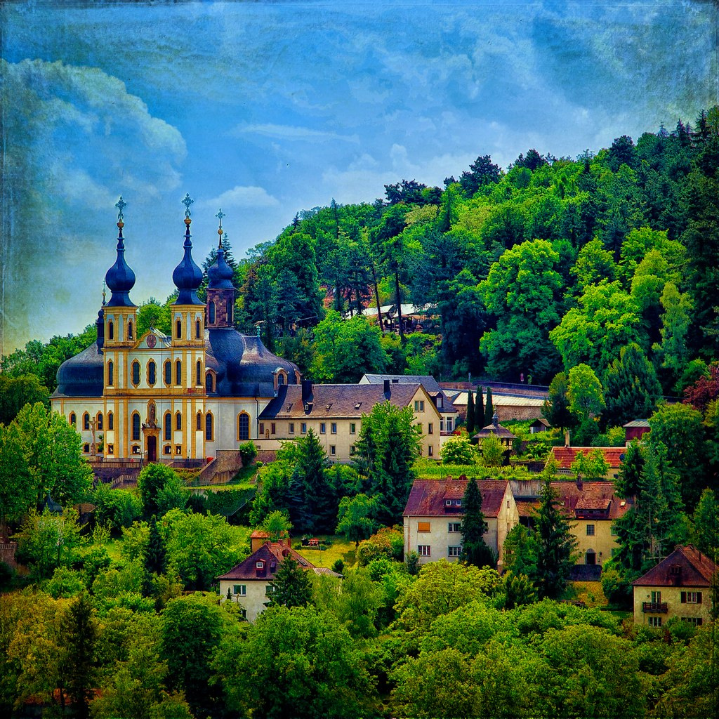 http://2.bp.blogspot.com/-rvm2Yb5j6mI/T-M30EaRbYI/AAAAAAAACI8/k0UOaTMjVrw/s1600/Wurzburg-Bavaria-Germany.jpg