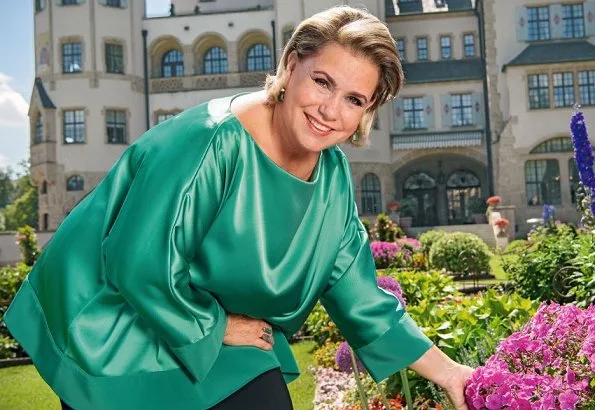 Grand Duchess Maria Teresa invited a reporter of German magazine Bunte to Berg Castle and gave an interview to Bunte