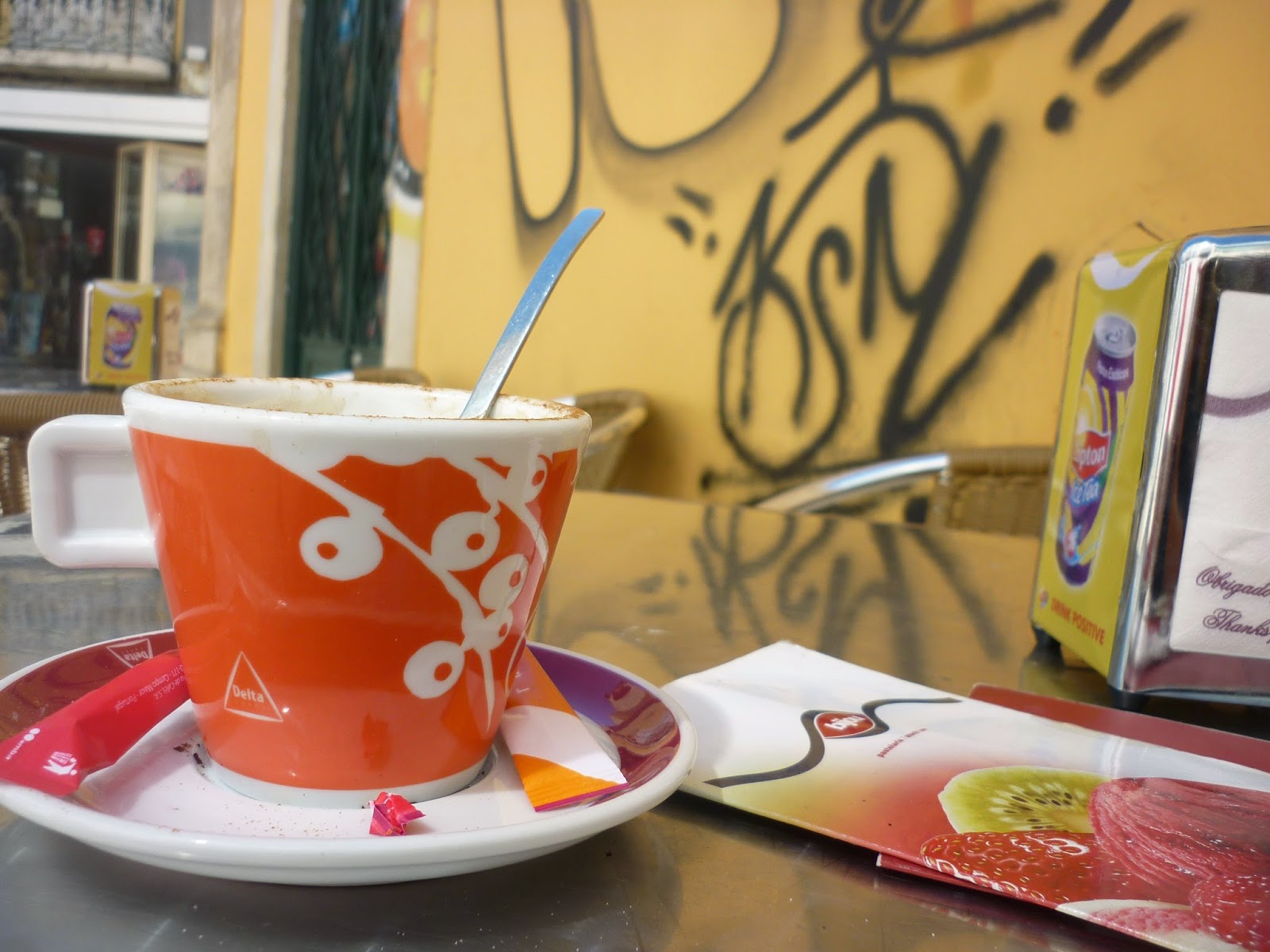 Little Coffee Break in Faro by Igor L.