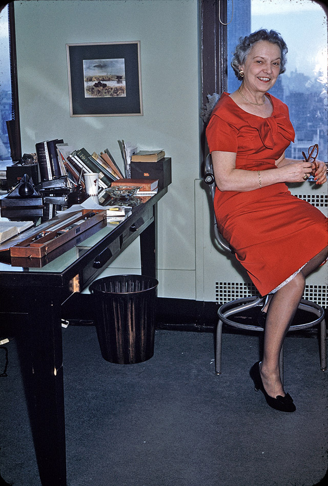 37 Vintage Portrait Photos of '50s MiddleAged Ladies in Dresses