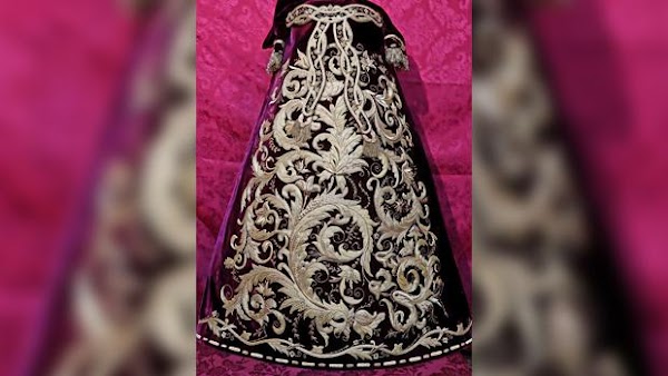 Una joya en forma de saya para la Virgen del Rosario de Córdoba Una joya en forma de saya para la Virgen del Rosario de Córdoba