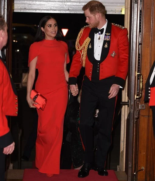 Meghan Markle wore Safiyaa Kalika dress, Stuart Weitzman Nouveau pumps, Simone Rocha earrings, Manolo Blahnik clutch bag