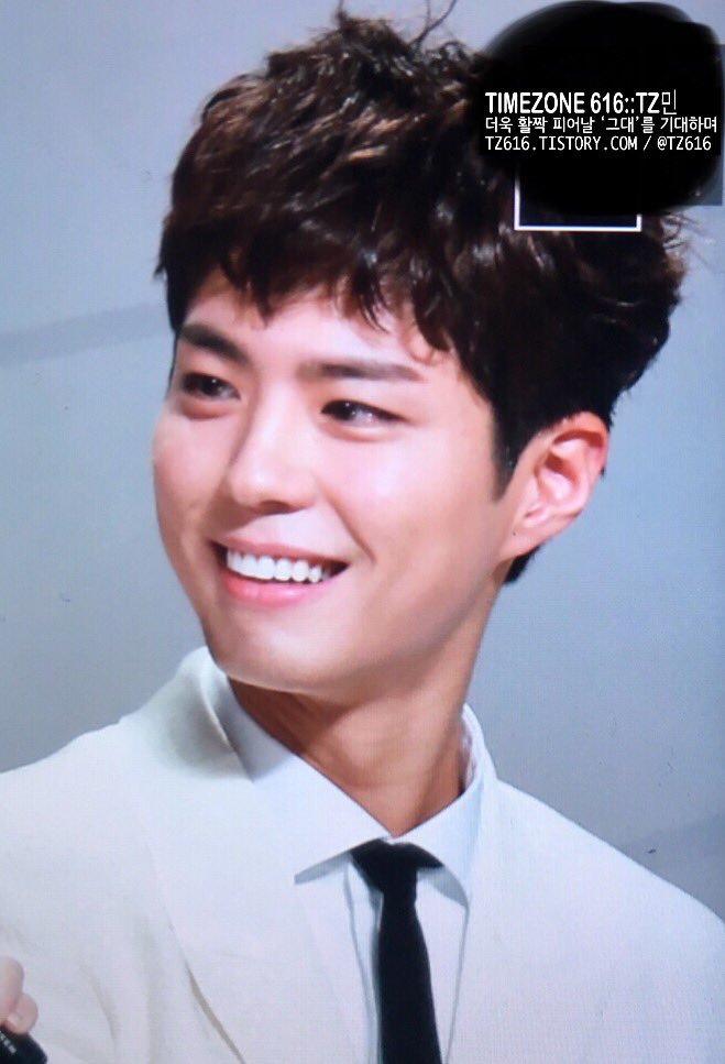 박보검 어제자 흰수트, 레드카펫 입장.gif | 인스티즈