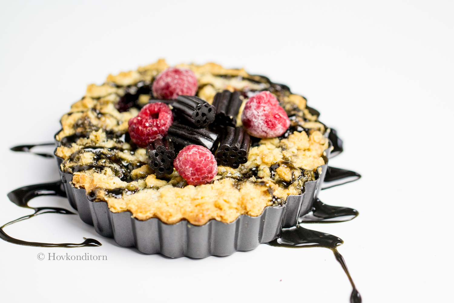 Hovkonditorn Liquorice Raspberry Pie