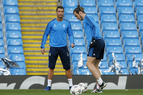 Khong ai ngo doi tuong nay dam che gieu Ronaldo - Anh 3
