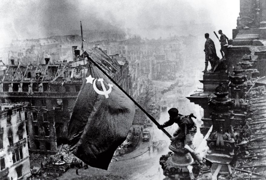 Top 100 Of The Most Influential Photos Of All Time - Raising A Flag Over The Reichstag, Yevgeny Khaldei, 1945