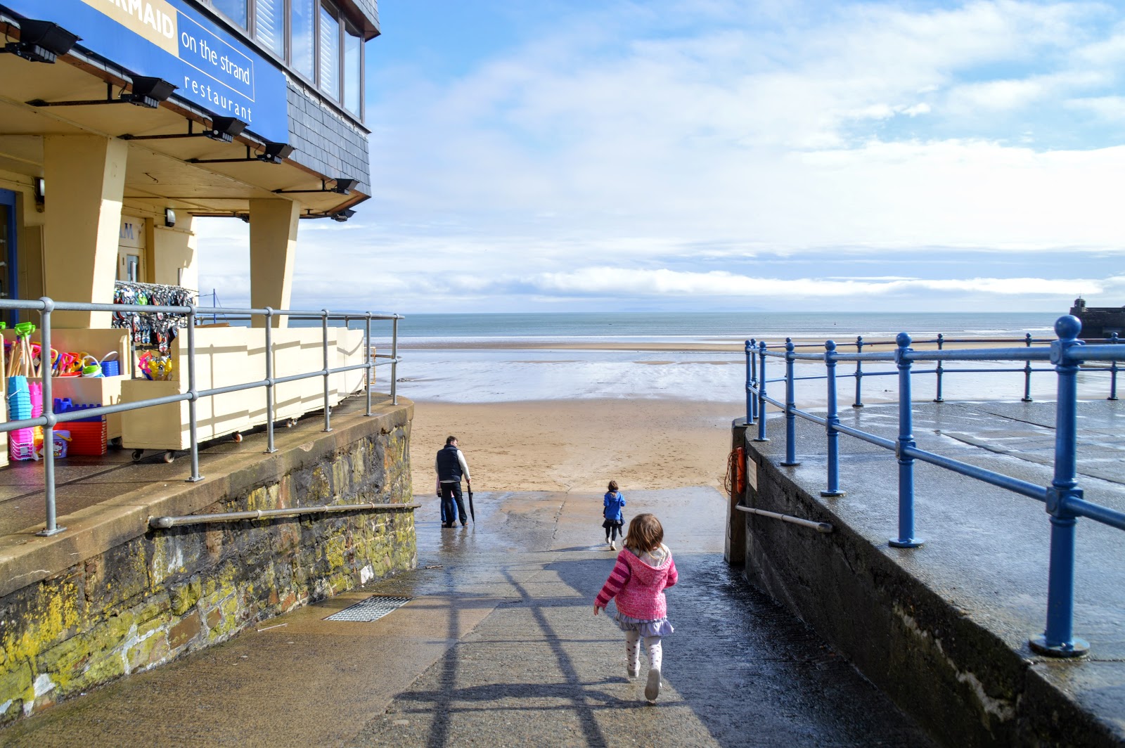 , Family Fun:  A Winter&#8217;s Day on Saundersfoot Beach, Pembrokeshire