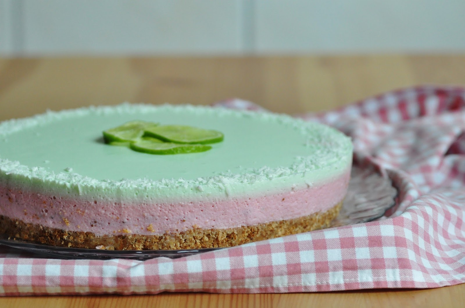 miss.sweetkitchen: Eine No Bake Erdbeer-Limetten-Torte