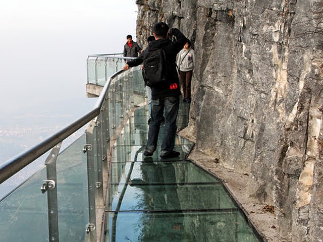 Jambatan Kaca Di Gunung Tianmen, China jambatan kaca