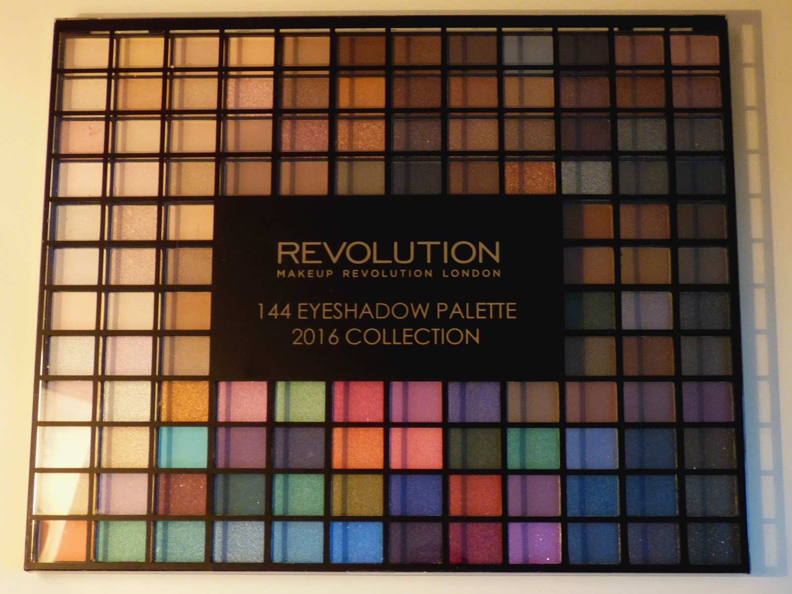 Makeup revolution 144 eyeshadow palette