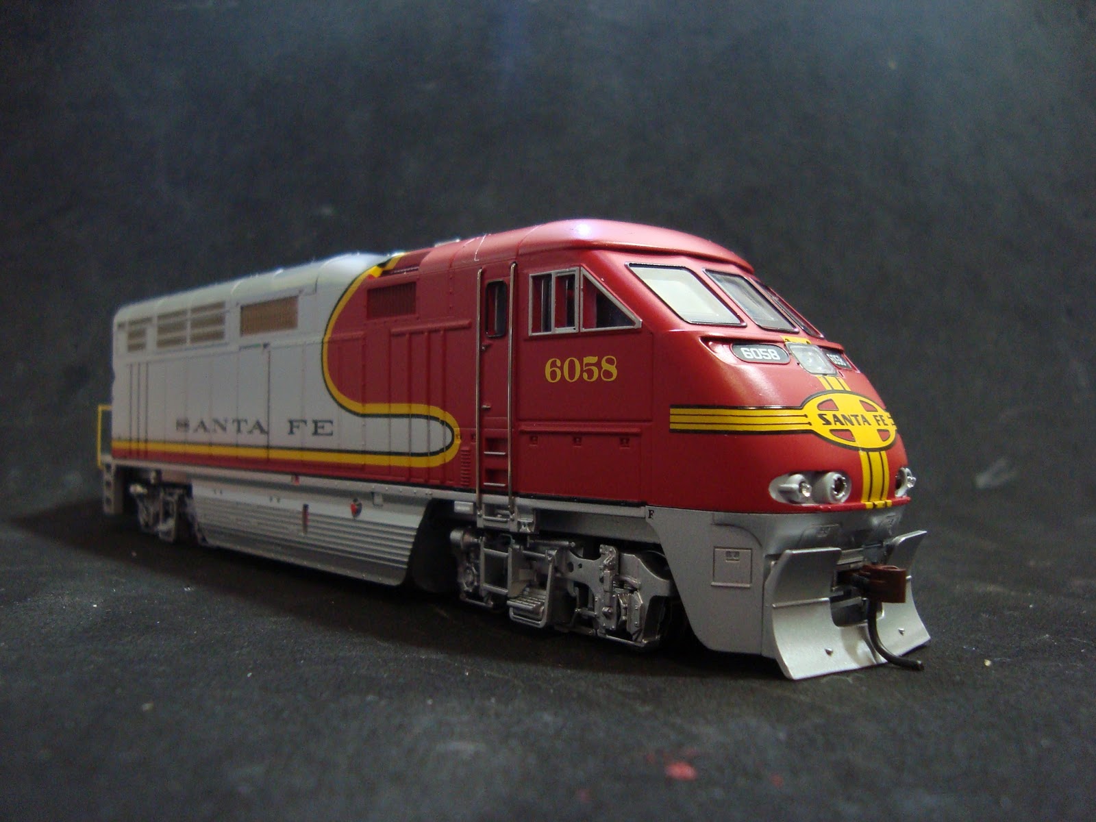 SFTRENS Ferromodelismo HO DCC EMD F59PHI SANTA FE 6058 Athearn RTR Fantasy DCC