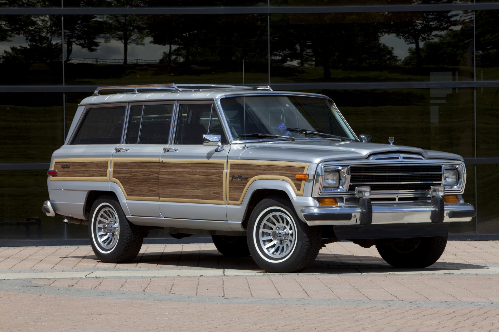 2018 Jeep Grand Wagoneer Could Be Priced As High 140k Carscoops Photo Gallery