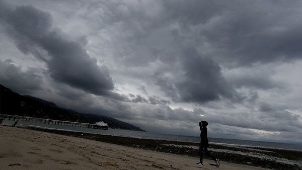 Una Fuerte tormenta de invierno se mueve hacia el sur de California, lo que desencadena advertencias de inundaciones repentinas y aludes Una Fuerte tormenta de invierno se mueve hacia el sur de California, lo que desencadena advertencias de inundaciones repentinas y aludes