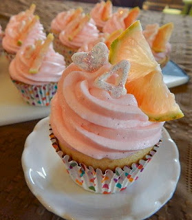 Featured Recipe | Pink Lemonade Cupcakes from Sarah's Kitchen #SecretRecipeClub #recipe #pinklemonade #cupcakes #dessert