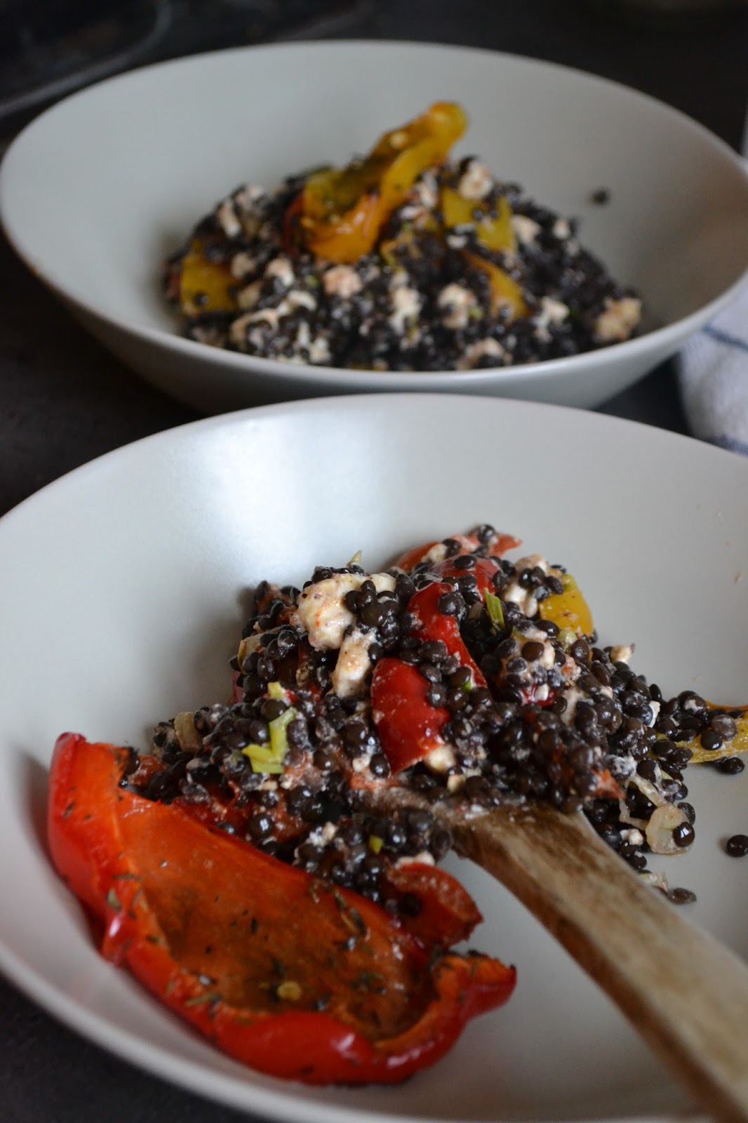 Savoury Wednesday: Beluga Linsen mit gerösteter Paprika, Thymian und ...