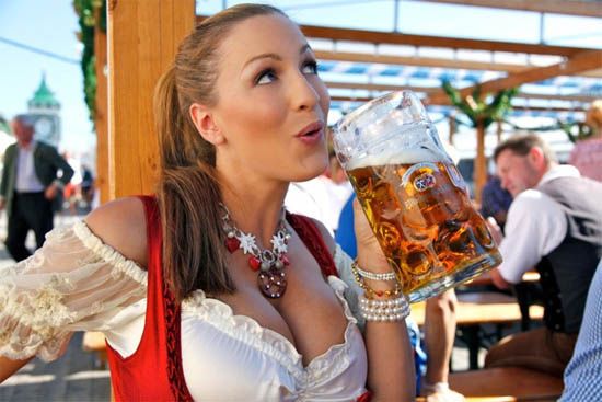 http://2.bp.blogspot.com/-s0ZOzveSVnM/VfzH00XBHdI/AAAAAAAABHA/yFr4pD3bodw/s640/Oktoberfest.jpg