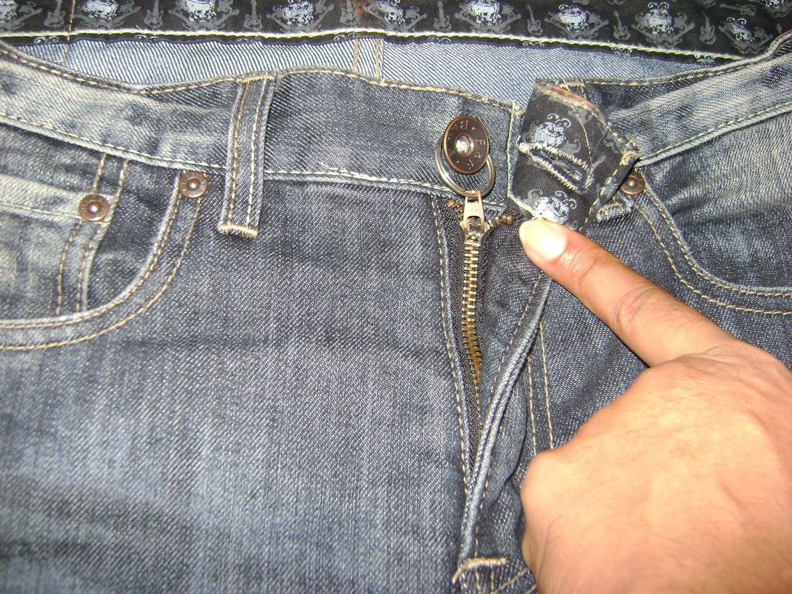 How to prevent zipper from opening