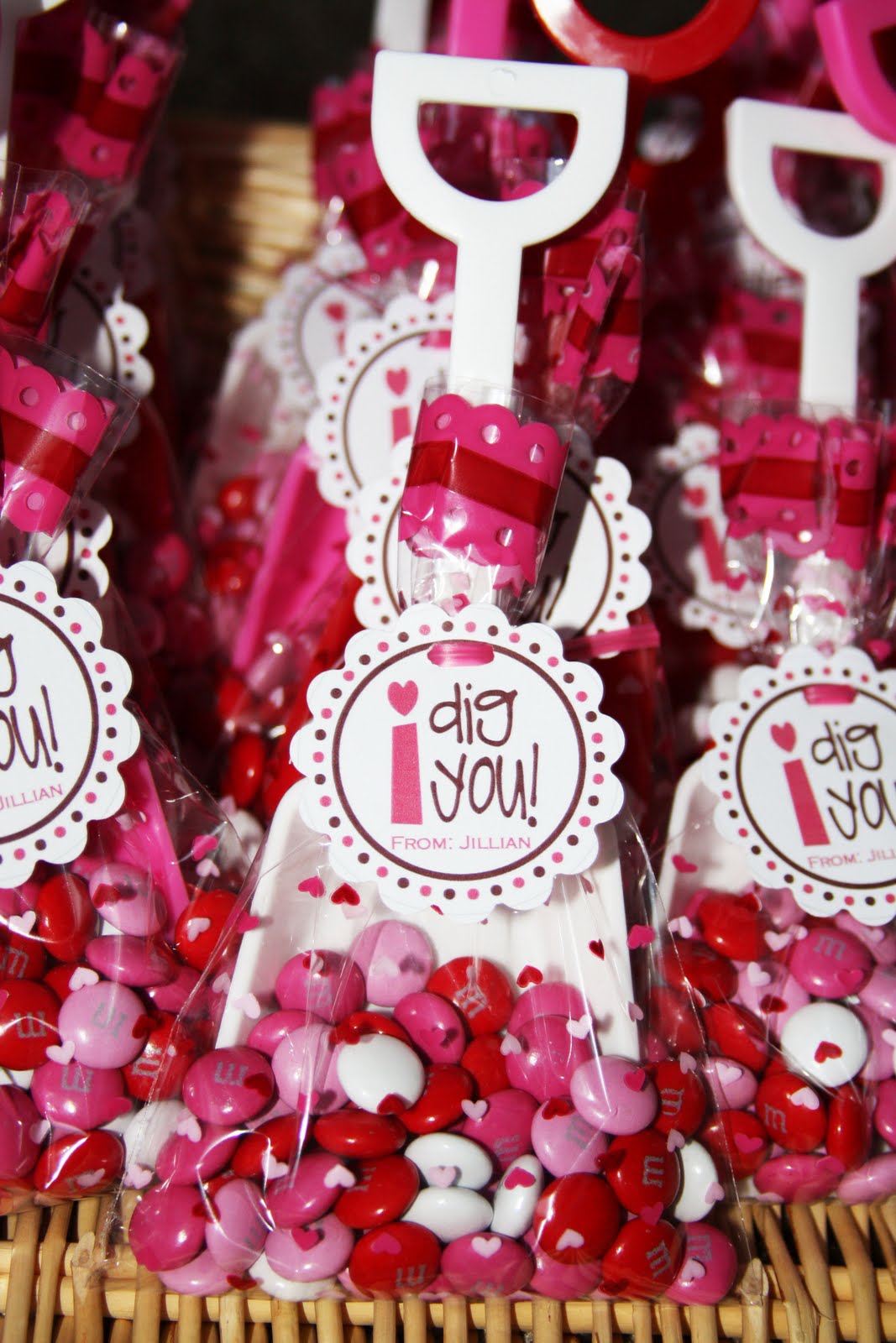 Cute Food For Kids? Valentine's Day Treat Bag Ideas