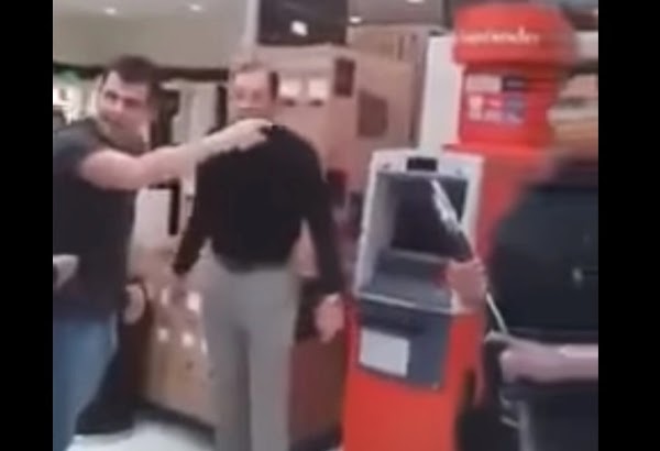 Guardias privados reciben insultos cuando abastecían dinero a cajeros automáticos (VIDEO) Guardias privados reciben insultos cuando abastecían dinero a cajeros automáticos (VIDEO)