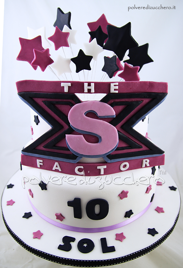 torta decorata a piani xfactor stelle cake design polvere di zucchero