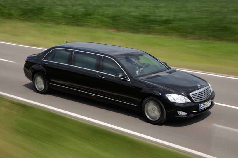 Удлиненный мерседес. Mercedes-Benz s600 Pullman Guard w220. Mercedes s600 Pullman Guard. Mercedes-Benz s600 Pullman Guard w221. Mercedes Pullman s600.