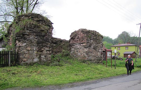 Ruiny pieca hutniczego w Ślemieniu. Ruiny pieca hutniczego w Ślemieniu.