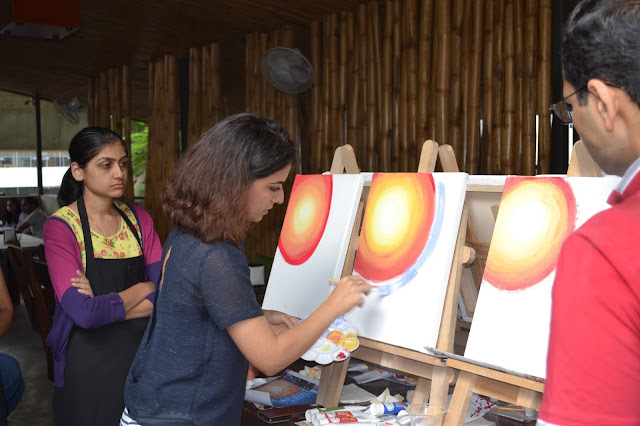 Popular artist Geetanjali Chatrath Talwar will conduct the live painting event on 8th October Popular artist Geetanjali Chatrath Talwar will conduct the live painting event on 8th October