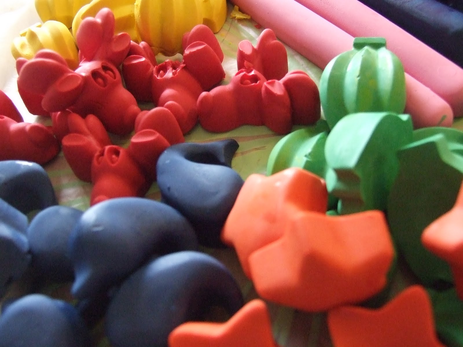 Pretty neat, eh? Remolding crayons...messy but fun!