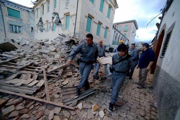 Se eleva la cifra de muertos Terremoto Italia Se eleva la cifra de muertos Terremoto Italia