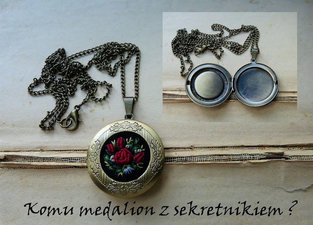 sekretnik vintage, medalion z haftem, haftowana biżuteria, haft rococo, naszyjnik z haftem, haft ręczny, 