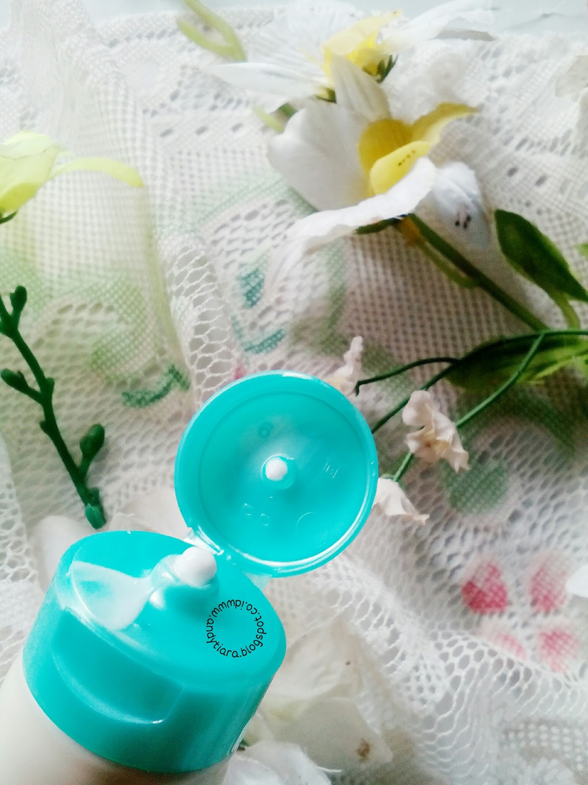 SOLUSI KULIT KERING DAN REVIEW WARDAH HYDRATING MOISTURIZER CREAM FOR