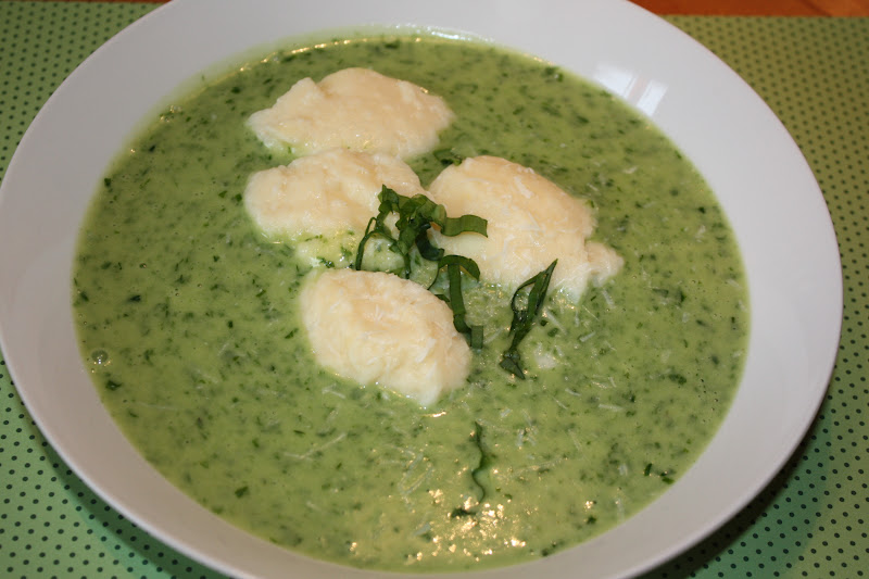 dies´und das und süsse Sachen...: Bärlauchsuppe mit Parmesan-Nocken