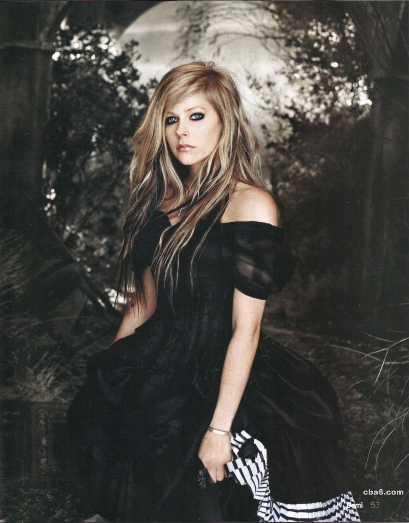 Avril Lavigne Adult 70