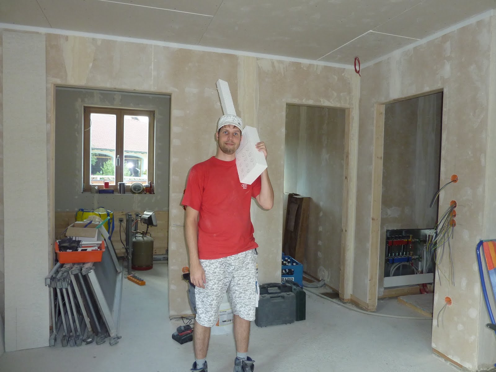 Hausbau mit Murr Holzhaus Neuburg: Dachbodentreppe, Decke beplanken