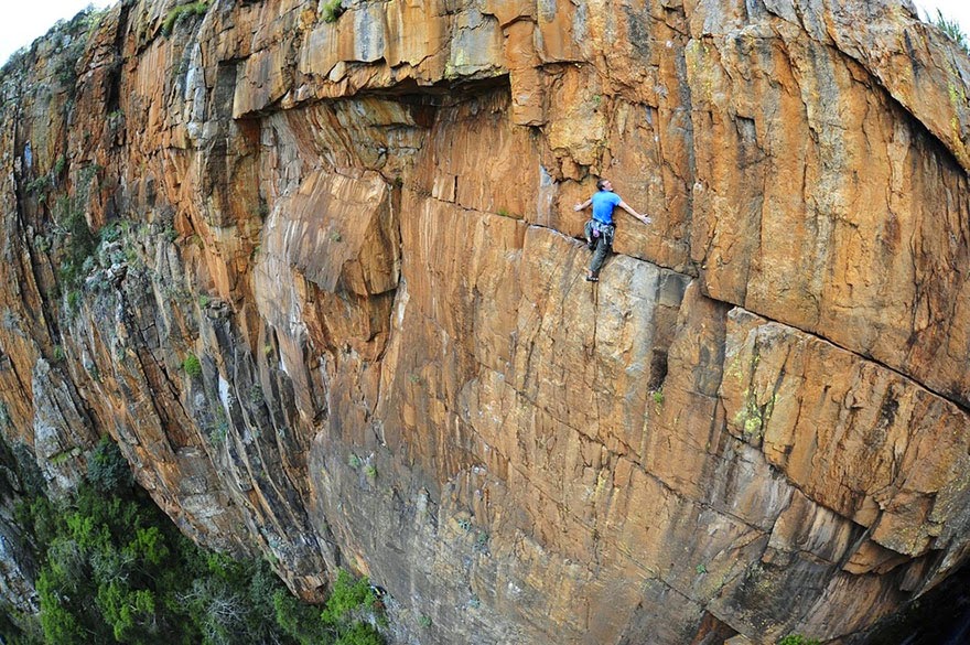 30+Death-Defying+Photos+That+Will+Make+Y