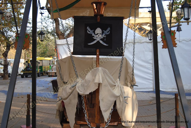 foto de un barco pirata de sevilla en la alameda de hercules