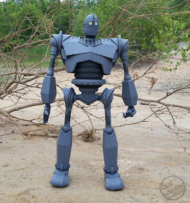 Mondo's Iron Giant Deluxe Action Figure Giant Robot Toy