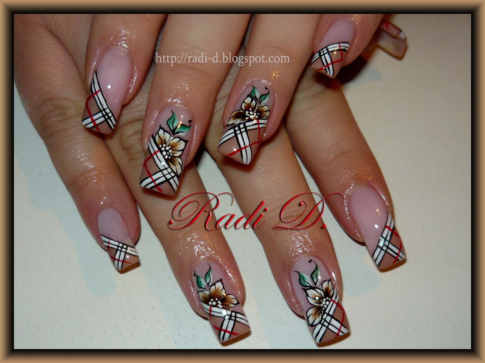It`s all about nails: Burberry Nails