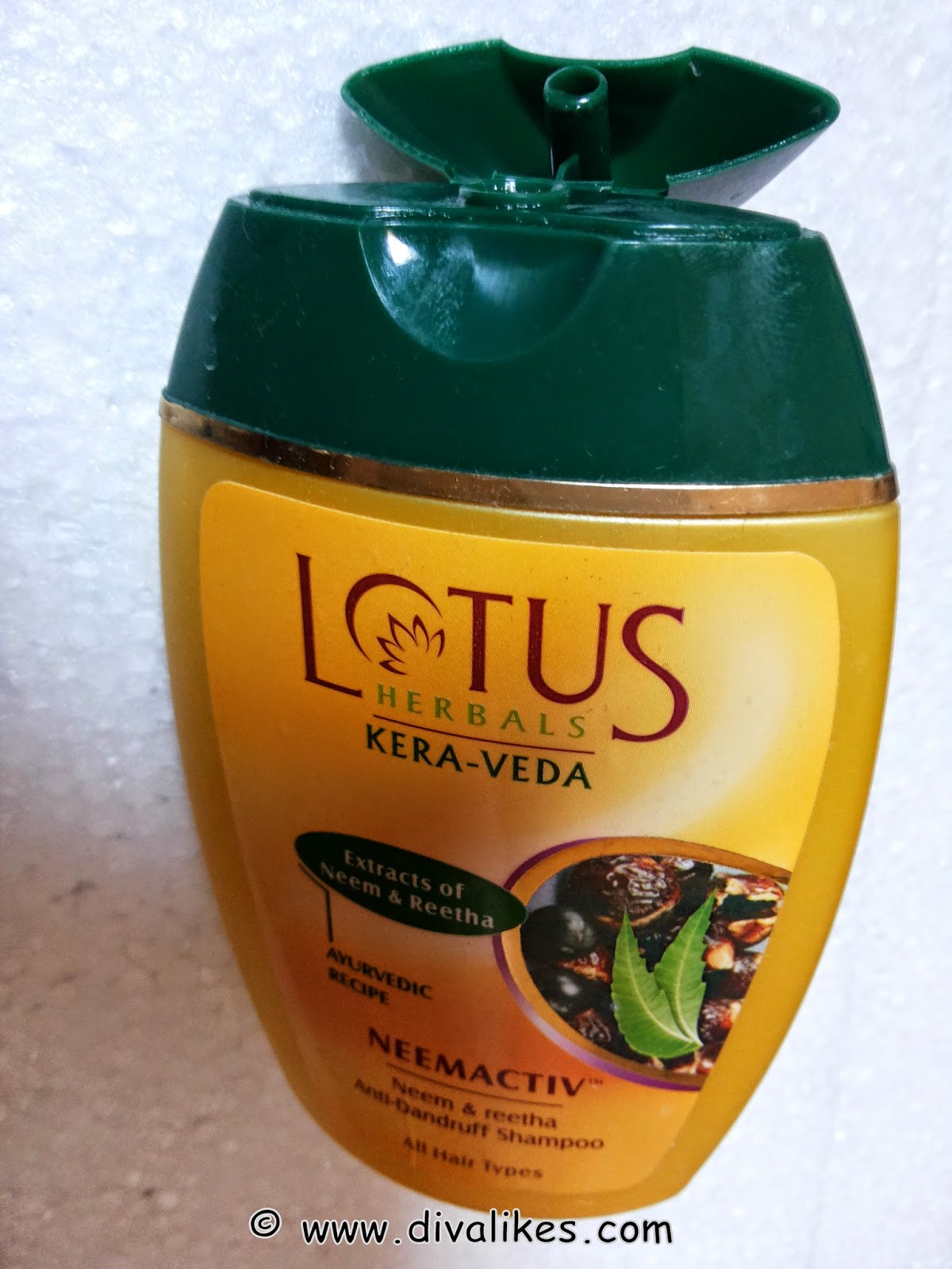Lotus Herbals KeraVeda Neemactiv Neem & Reetha AntiDandruff Shampoo
