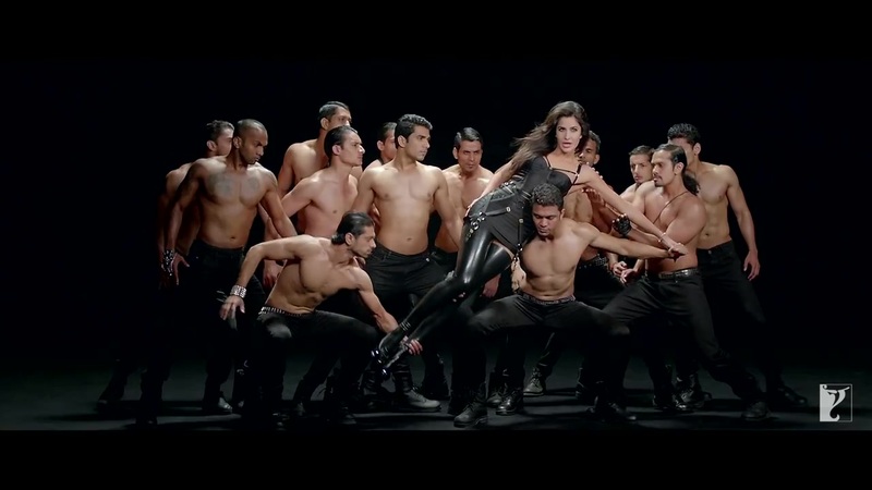 Katrina Kaif in tight black dress, Katrina Kaif hot dance in dhoom song