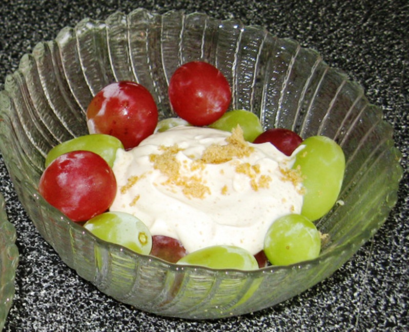The Iowa Housewife Grapes with Sour Cream and Brown Sugar