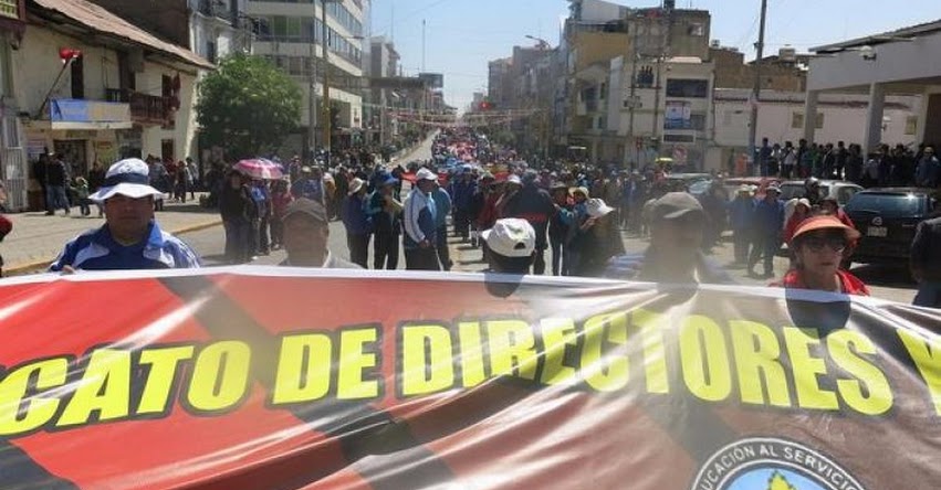 A ritmo de «Santiago» maestros de Junín rechazan acuerdo con gobiernos regionales A ritmo de «Santiago» maestros de Junín rechazan acuerdo con gobiernos regionales